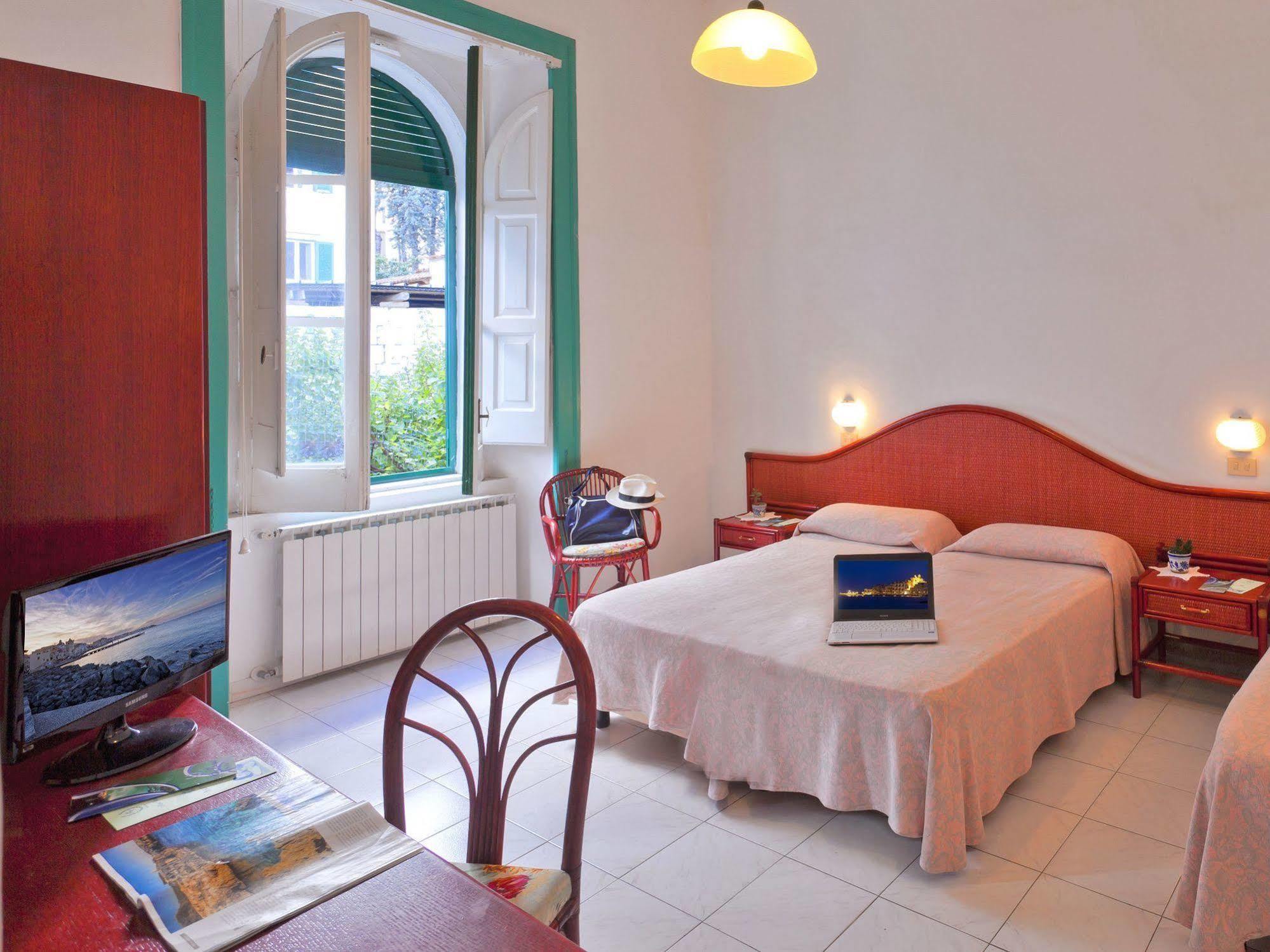 Hotel Vittoria Ischia Exterior photo